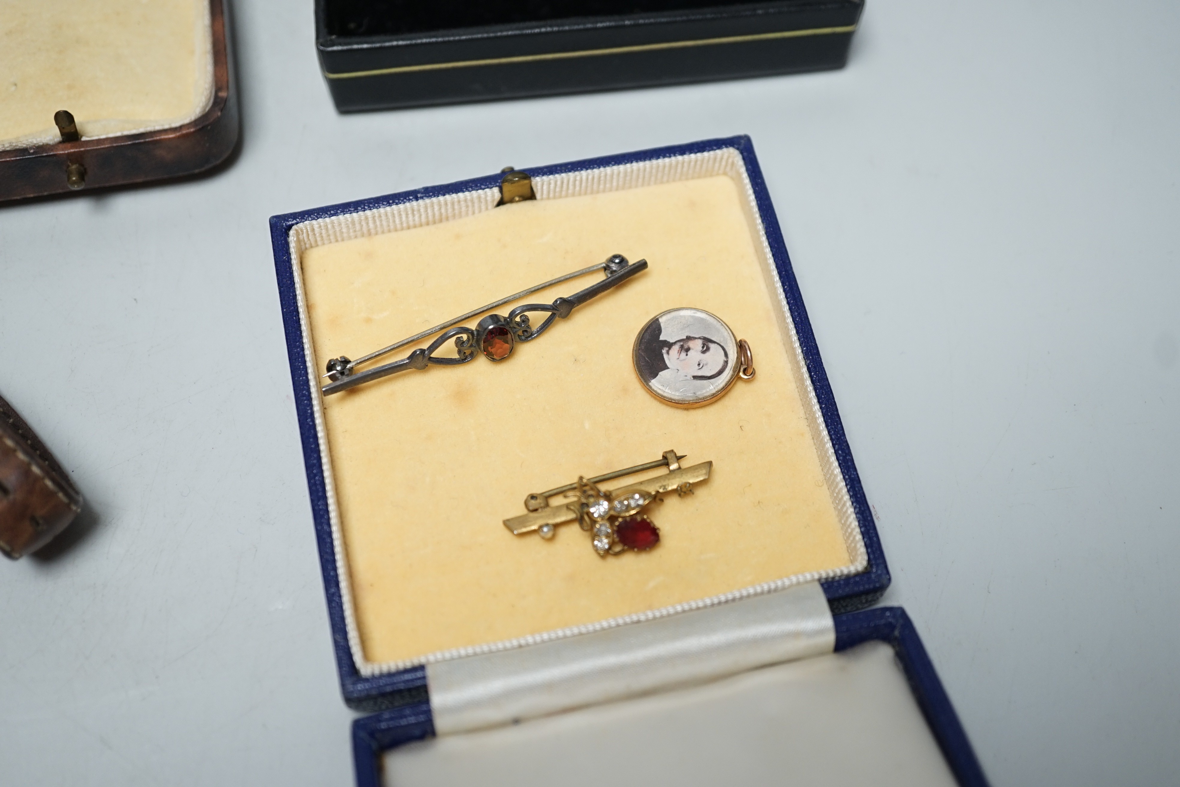 Mixed jewellery and other items including a 15ct fox head and horseshoe stick pin, a 9ct and diamond chip set stick pin, gem set yellow metal bar brooch, dress studs, lighters, lady's Rotary wrist watch, etc.